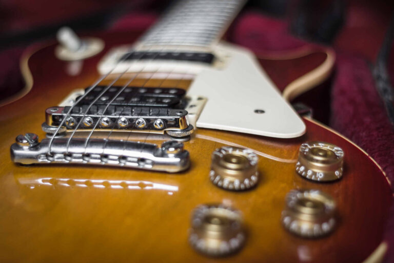 Gibson Electric Guitar Models: Guide to Iconic Axes