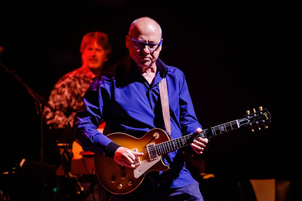 Mark Knopfler of Dire Straits fame performing with a Gibson Les Paul.