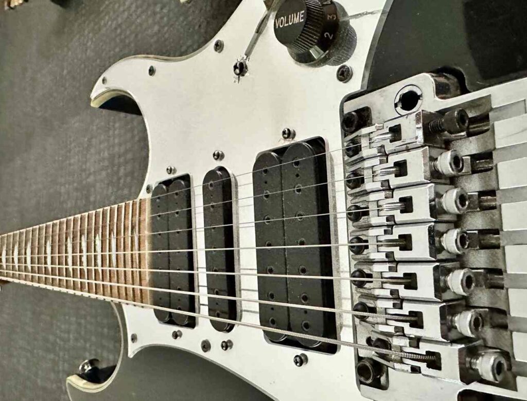 A HSH pickup configuration on an Ibanez Universe 777BK.